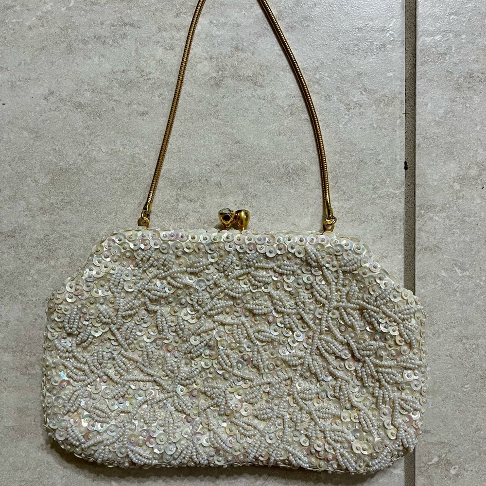 Vintage Hand Made in Hong Kong White Beaded Purse Perfect Condition